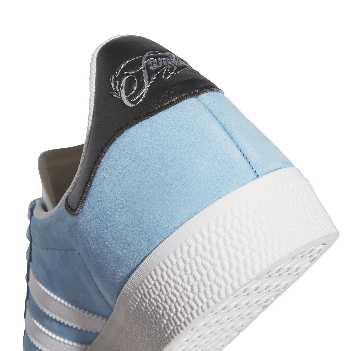 Zapatillas de skateboarding Adidas MNUFC x Familia Gazelle ADV Blanco Cristal Negro Carbono