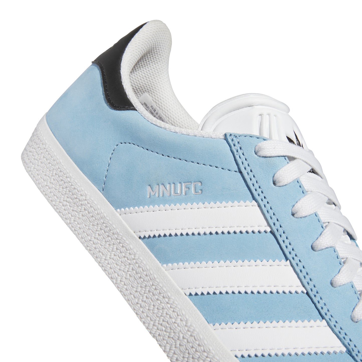 Zapatillas de skateboarding Adidas MNUFC x Familia Gazelle ADV Blanco Cristal Negro Carbono