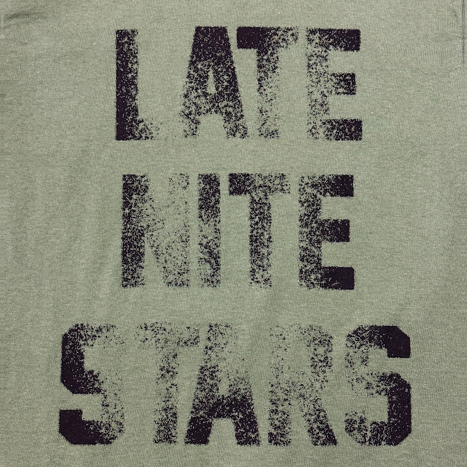 Camiseta universitaria Late Nite Stars verde