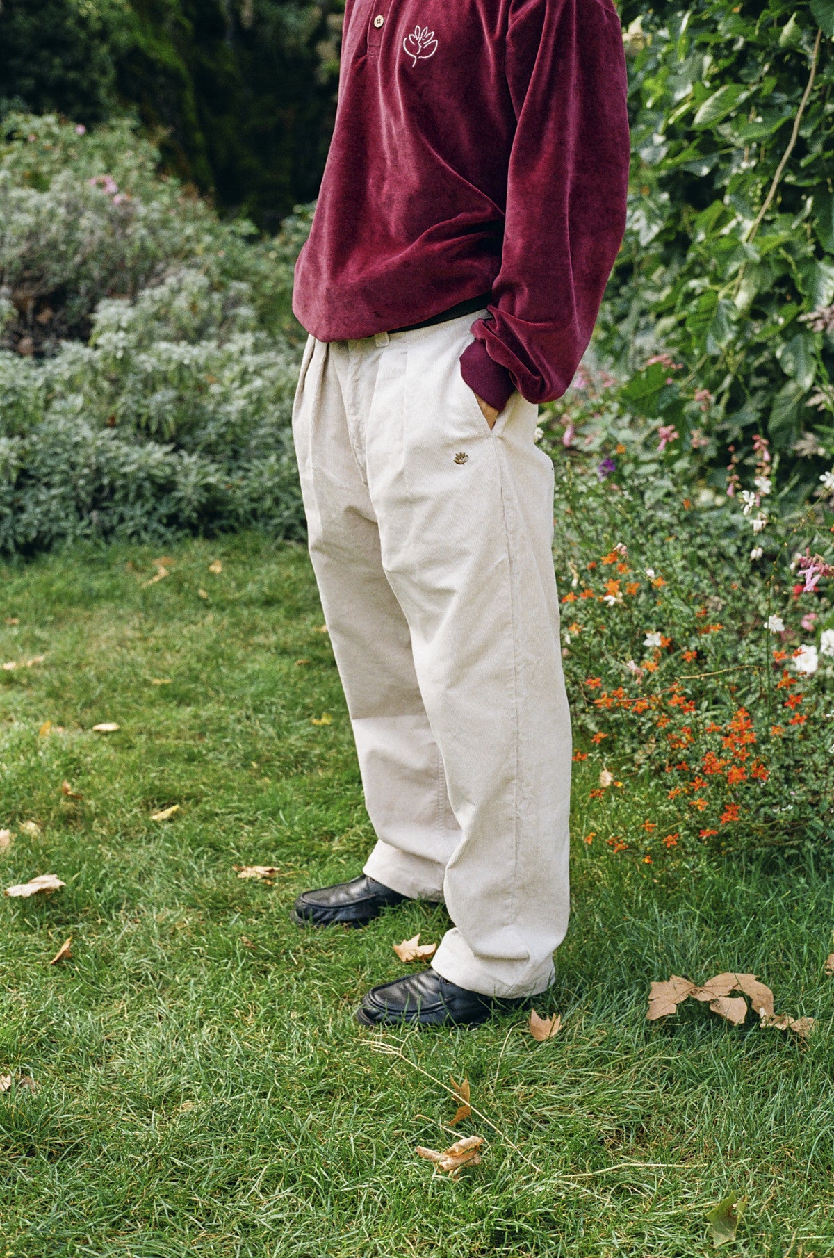 Pantalones chinos Magenta OG de pana color cemento
